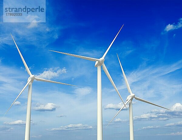 Grünes Konzept für erneuerbare Energien  Windturbinen am Himmel