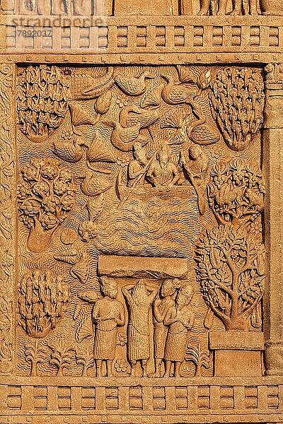 Basrelief der Tordekoration der Großen Stupa  einem alten buddhistischen Monument. Sanchi  Madhya Pradesh  Indien  Asien
