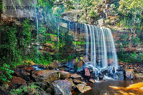 Tropischer Wasserfall. Popokvil-Wasserfall  Bokor-Nationalpark  Kambodscha  Asien