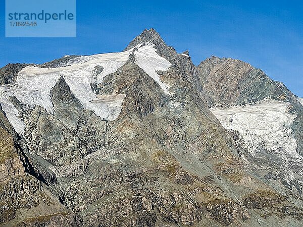 Blick auf den Gipfel des Großglockner  Berg  Alpen  Nationalpark Hohe Tauern  Österreich  Europa