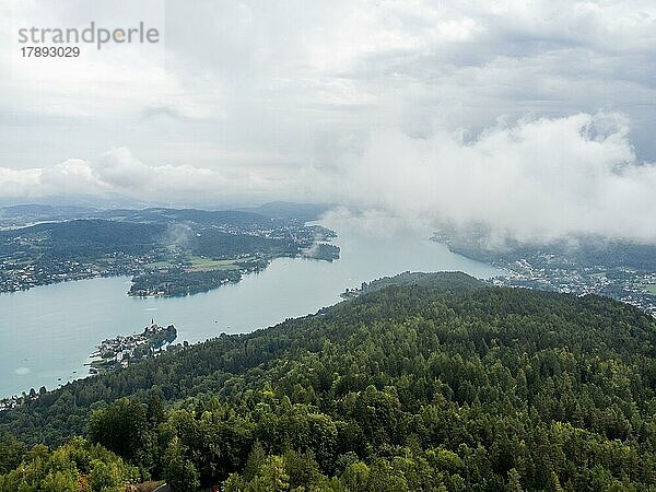 Ausblick vom Pyramidenkogel auf Wörthersee  Kärnten  Österreich  Europa