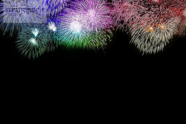 Silvester Feuerwerk Sylvester Neujahr Hintergrund Textfreiraum Copyspace bunt Neues Jahr Neuen Neu Hintergründe in Stuttgart  Deutschland  Europa