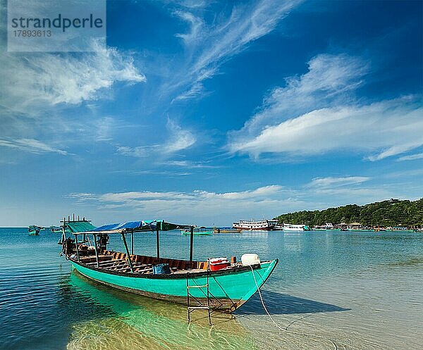Boote im Meer bei Sihanoukville  Kambodscha  Asien