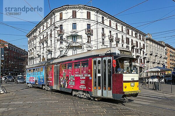 Straßenbahn Tram Milano ÖPNV öffentlicher Nahverkehr Transport Verkehr an der Haltestelle Stazione Genova in Mailand  Italien  Europa