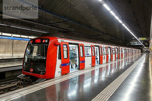 U-Bahn Metro Barcelona U-Bahnhof Haltestelle Station El Carmel in Barcelona  Spanien  Europa