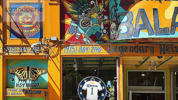 Farbenfrohe Fassade  Imbiss  mexikanisches Restaurant  Verkauf von Tacos  Taqueria Balazo  Haight Street  Ashbury  San Francisco  Kalifornien  USA  Nordamerika