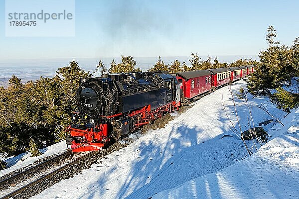 Dampfzug der Brockenbahn Eisenbahn Bahn Dampfeisenbahn auf dem Brocken  Deutschland  Europa