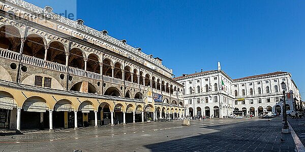 Padua Palazzo della Ragione an der Piazza delle Erbe Platz Panorama Reise reisen Stadt in Padova  Italien  Europa