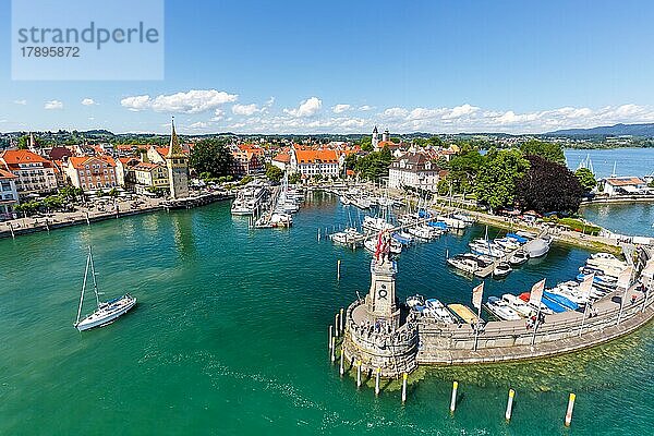 Stadt am Bodensee Yachthafen Hafen Reisen von oben in Lindau  Deutschland  Europa