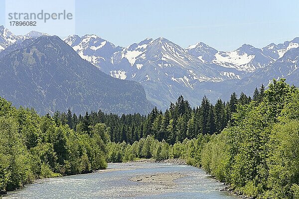 Ausblick über die Iller auf die Allgäuer Berge  vorne der Himmelschrofen 1776 m  Fischen  Allgäuer Alpen  Allgäu  Bayern  Deutschland  Europa