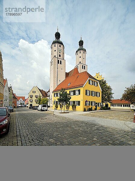 Katholische Stadtpfarrkirche St. Emmeram  Wemding  Landkreis Donau-Ries  Bayern  Deutschland  Europa