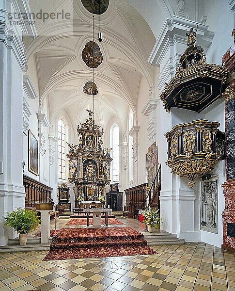 Katholische Stadtpfarrkirche St. Emmeram  Innenaufnahme  Wemding  Landkreis Donau-Ries  Bayern  Deutschland  Europa