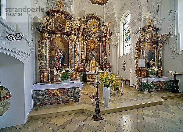 Katholische Pfarrkirche Hl. Geist  Innenaufnahme  Essing  Altmühltal  Niederbayern  Bayern  Deutschland  Europa