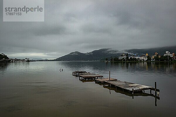 Kleine Ärzte am See in Florianopolis Brasilien