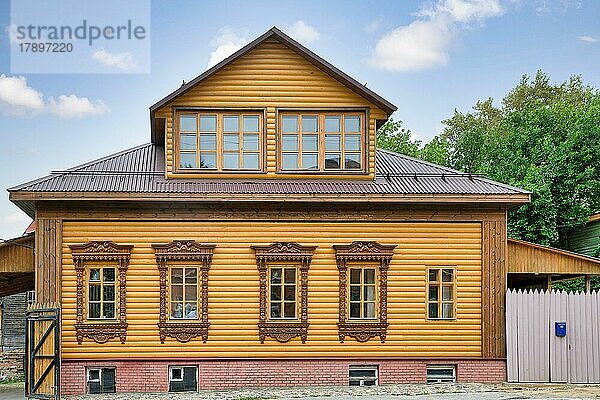 Haus mit geschnitzten Fensterläden  Wladimir  Russland  Europa