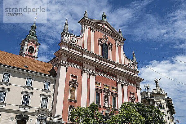 Slowenien  Ljubljana  Fassade der Franziskanerkirche Mariä Verkündigung