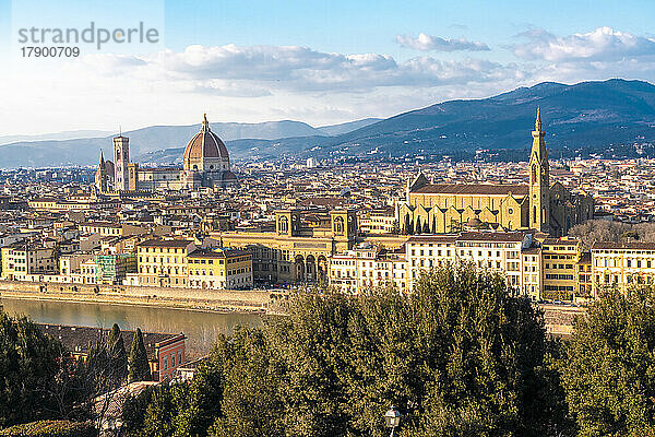 Italien  Toskana  Florenz  Kathedrale von Florenz  Basilika des Heiligen Kreuzes und umliegende Gebäude