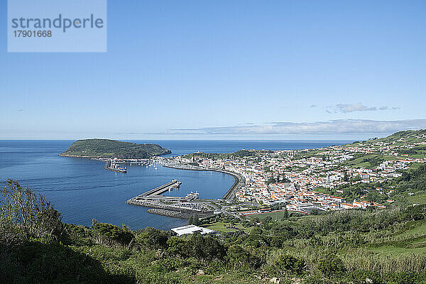 Portugal  Azoren  Horta  Blick auf die Küstenstadt auf der Insel Faial