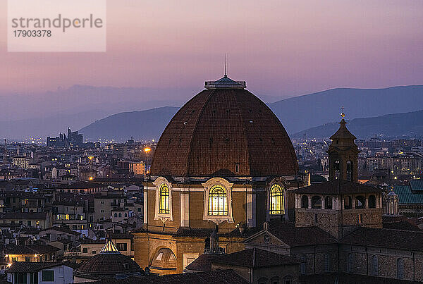 Italien  Toskana  Florenz  Kuppel der Cappella dei Principi in der Abenddämmerung