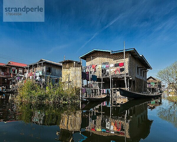 Gestelzte Häuser in einem Dorf am Inle-See  Myanmar  Asien