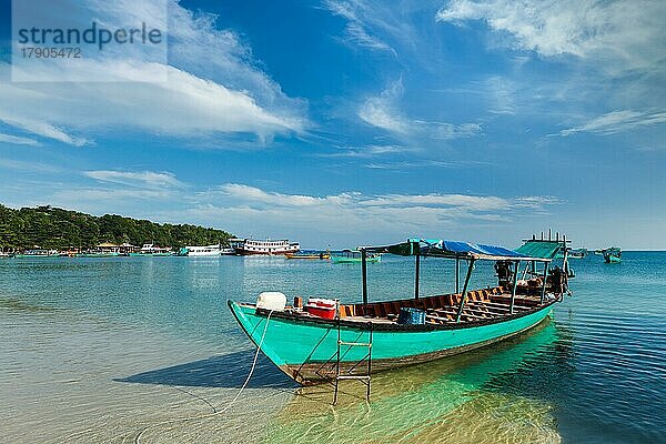 Boote am Strand von Sihanoukville  Kambodscha  Asien