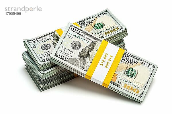 Kreative Business-Finanzierung Geld verdienen Konzept  Stapel von Bündeln von 100 US-Dollar 2013 Ausgabe Banknoten Rechnungen vor weißem Hintergrund