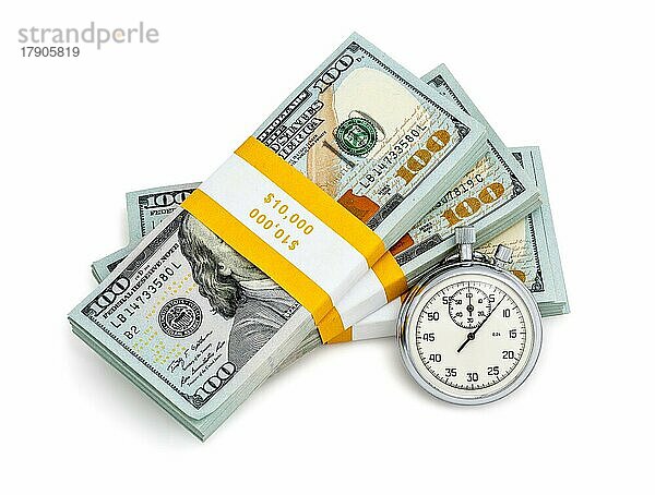 Zeit ist Geld Darlehen Konzept Hintergrund  Stoppuhr und Stapel von neuen 100 US-Dollar 2013 Ausgabe Banknoten Rechnungen Bündel vor weißem Hintergrund