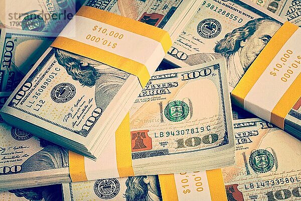 Kreative Business-Finanzierung machen Geld Konzept. Vintage Retro-Effekt gefiltert Hipster-Stil Bild der Hintergrund der neuen 100 US-Dollar 2013 Ausgabe Banknoten (Rechnungen) Bündel close up