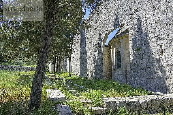 In die Mauer eingebaute Kirche der Benediktinerabtei  Insel Mljet  Gespanschaft Dubrovnik-Neretva  Kroatien  Europa