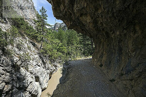 Wanderweg in der Schlucht von Trevans  Gorges de Trévans  Fluss L Estoublaisse  Nähe von Estoublon  Alpes-de-Haute-Provence  Provence  Frankreich  Europa