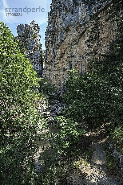 Wanderweg in der Schlucht von Trevans  Gorges de Trévans  Nähe von Estoublon  Alpes-de-Haute-Provence  Provence  Frankreich  Europa
