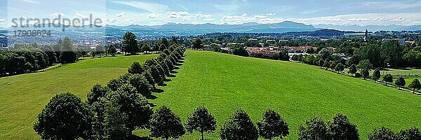 Luftbild vom Haldebuckel in Kempten mit Blick auf die Alpen. Kempten im Allgäu  Schwaben  Bayern  Deutschland  Europa