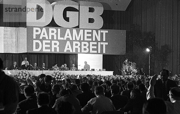 Der 3. Außerordentliche DGB-Kongress  hier in Düsseldorf vom 14. -15. 5. 1969 in Düsseldorf  beriet die Probleme des Deutschen Gewerkschaftsbundes (DGB)  Deutschland  Europa