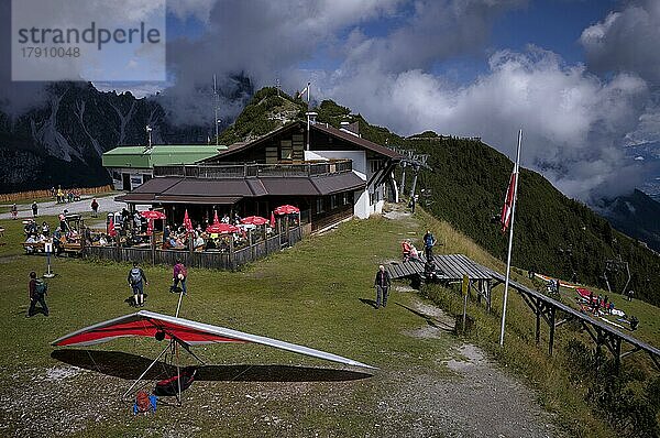 Drachenflieger  Rampe  Panoramarestaurant Kreuzjoch  Schlick 2000  Fulpmes  Stubaital  Tirol  Österreich  Europa