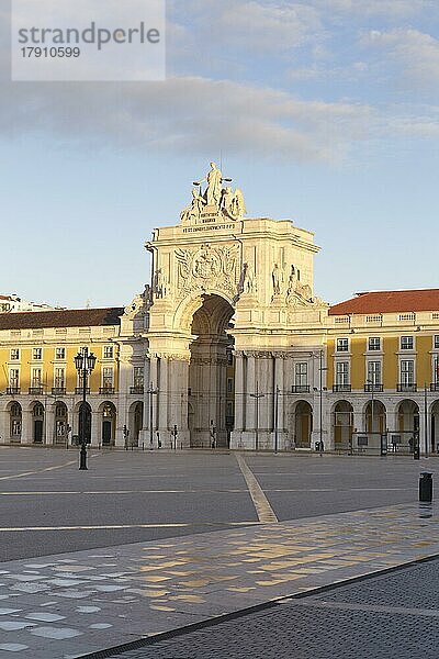 Arco da Rua Augusta oder Augusta-Straßenbogen  Handelsplatz  Praca do Comercio  Lissabon  Portugal  Europa