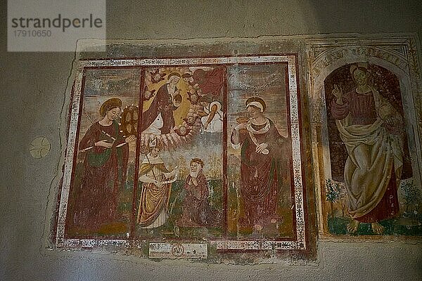 Fresken in der Kirche Santa Maria Assunta  Chiesa di Santa Maria Assunta  Kirche war Teil der ehemaligen Benediktinerabtei Mamenacus  Bominaco  Provinz L?Aquila  Region Abruzzen  Italien  Europa