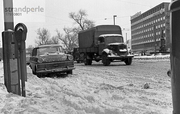 Die Stadt Hannover und das Land Niedersachsen in den 50er und 60er Jahren. Hannover im Schnee 1965  Deutschland  Europa