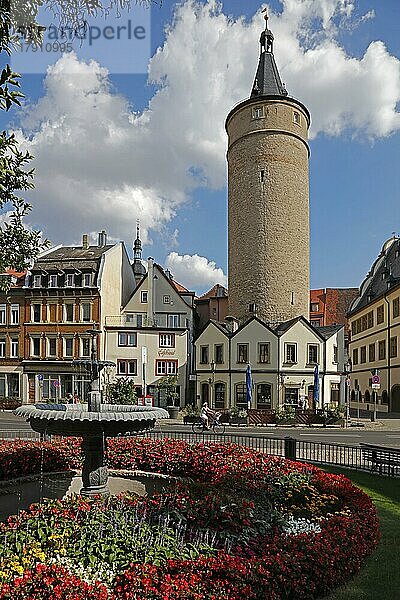 39 Meter hoher Marktturm  13. und 14. Jhd. Springbrunnen  Altstadt  Kitzingen  Unterfranken  Bayern  Deutschland  Europa