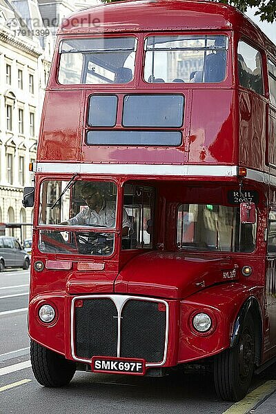 Roter Doppeldeckerbus  London  England  Großbritannien  Europa