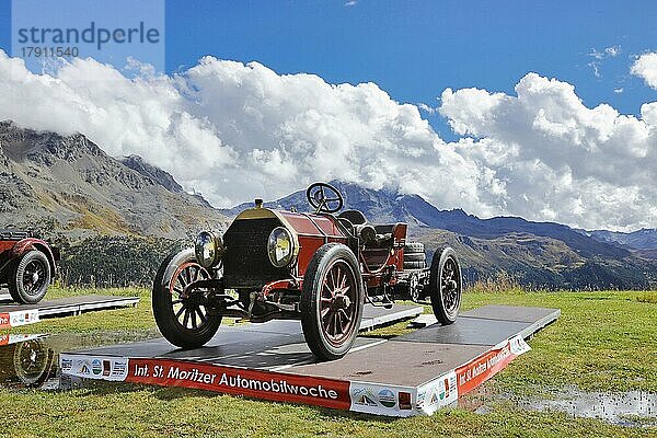 Mercedes Simplex 60 HP  Baujahr 1903 ausgestellt bei Bergrestaurant Paradiso im Rahmen der Internationalen Automobilwochen  St. Moritz  Engadin  Schweiz  Europa