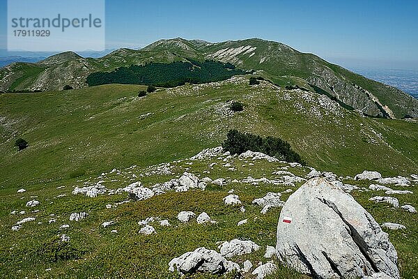 Wandermarkierung an Wanderweg am Monte Mileto  Nationalpark Majella  Parco nazionale della Majella  Abruzzen  Italien  Europa