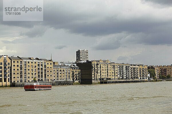 Metropolitan Wharf und New Cran Wharf an der Themse  London  England  Großbritannien  Europa