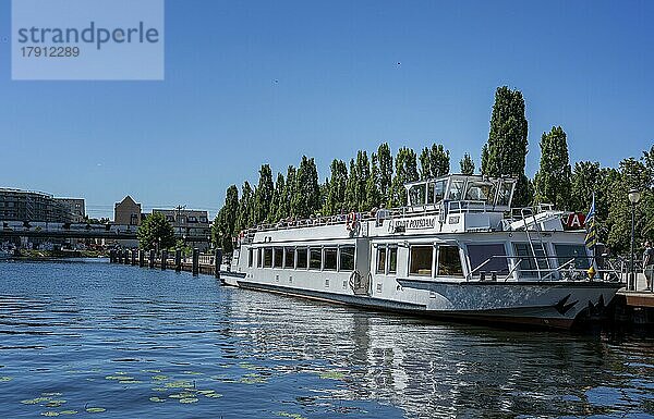 Schiffsanleger in Potsdam  Brandenburg  Deutschland  Europa