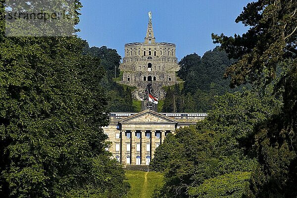 Bergpark Wilhelmshöhe mit Schloss Wilhelmshöhe und dem Herkules Bauwerk  UNESCO-Weltkulturerbe  Kassel  Hessen  Deutschland  Europa