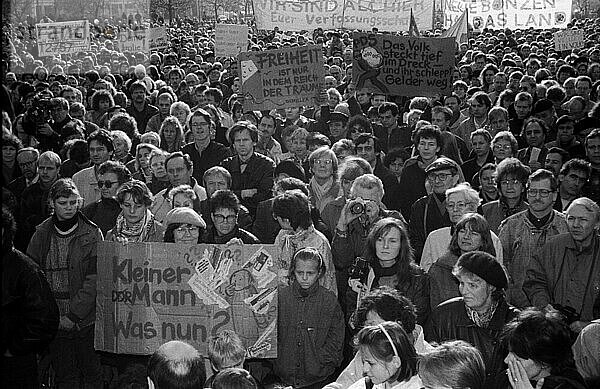 Deutschland  Berlin  04. 11. 1990 (Erinnerungs) Demo zum 4. November ('89)  Alexanderplatz  Europa