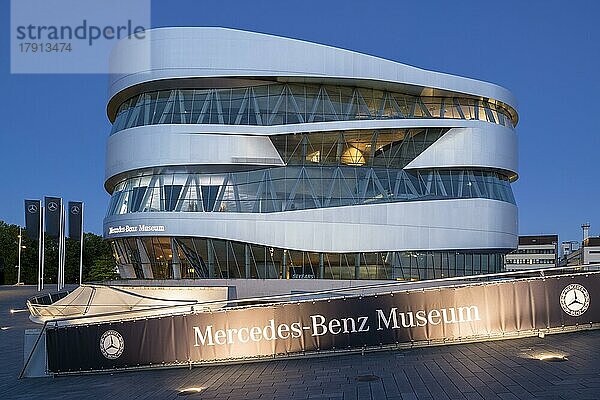 Mercedes-Benz Museum  blaue Stunde  Stuttgart  Baden-Württemberg