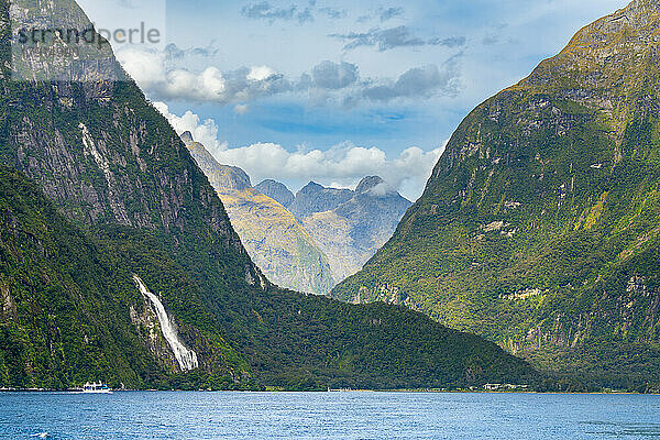 Bowen Falls  Milford Sound  Fiordland National Park  UNESCO Weltkulturerbe  Südinsel  Neuseeland  Pazifik