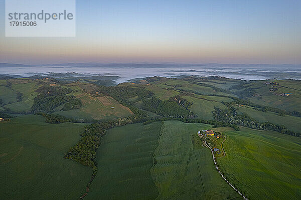 Sonnenaufgang im Frühling  Orcia-Tal  Toskana  Italien  Europa