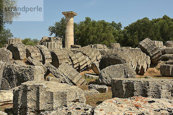 Demontierte Säulen im Zeustempel von Olympia  UNESCO-Weltkulturerbe  westliche Peleponnes in Griechenland  Europa