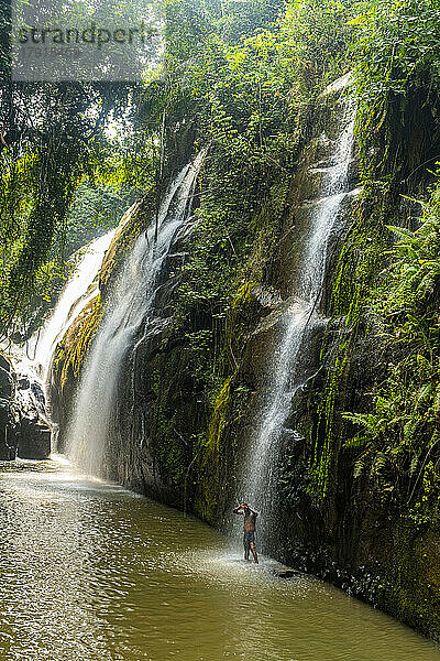 Kleine Wasserfälle in der Nähe des Zongo-Wasserfalls  Demokratische Republik Kongo  Afrika